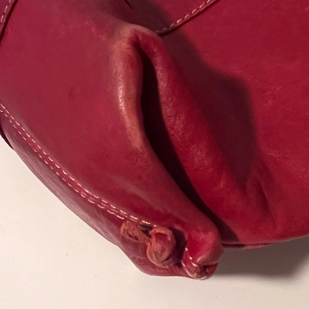 N/A red leather